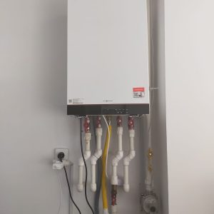 Z024826 Centrala termica Viessmann Vitodens 050-W B0KA 25 kW cu WiFi, cu un design atractiv în culoarea „Vitopearlwhite“