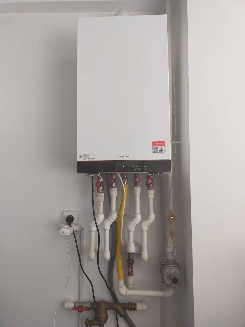 Z024826 Centrala termica Viessmann Vitodens 050-W B0KA 25 kW cu WiFi, cu un design atractiv în culoarea „Vitopearlwhite“